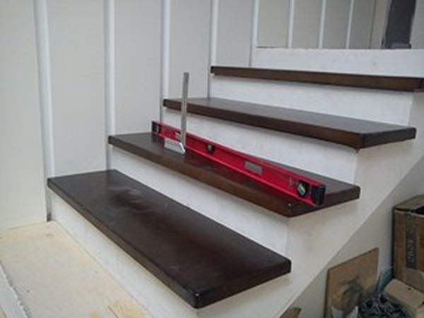 Отделка бетонных лестниц деревом, фото